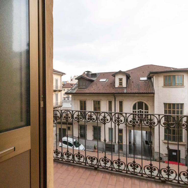 GuestHost - Piazza Statuto Comfy APT - with 2 Balconies - Two-Bedroom Apartment - 32