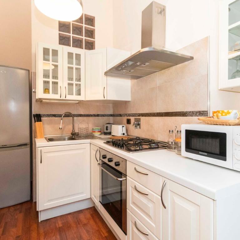 GuestHost - Piazza Statuto Comfy APT - with 2 Balconies - Two-Bedroom Apartment - 4