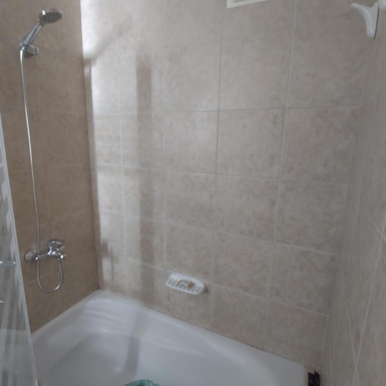 Departamento de 2 dormitorios todos los servicios incluidos aire acondicionado en todos los ambientes TV WiFi excelente ubicación INCLUYE cochera - Two-Bedroom Apartment - 16