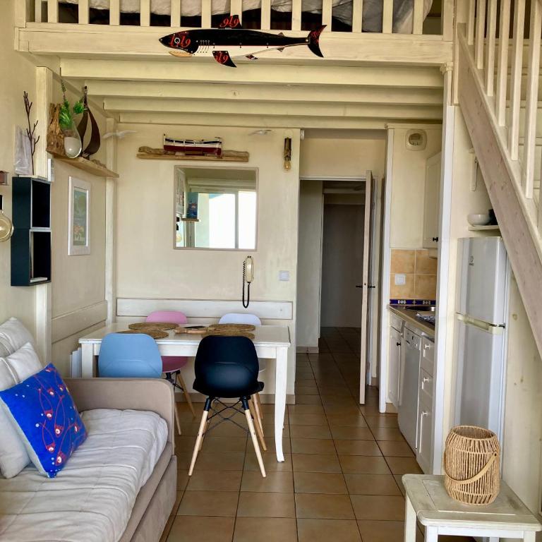 Les Restanques coquelicot vue mer - Two-Bedroom Apartment - 10