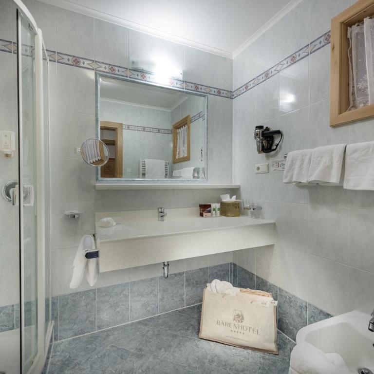 Bärenhotel - Camera Familiare con Balcone (2 Adulti + 2 Bambini) - 6