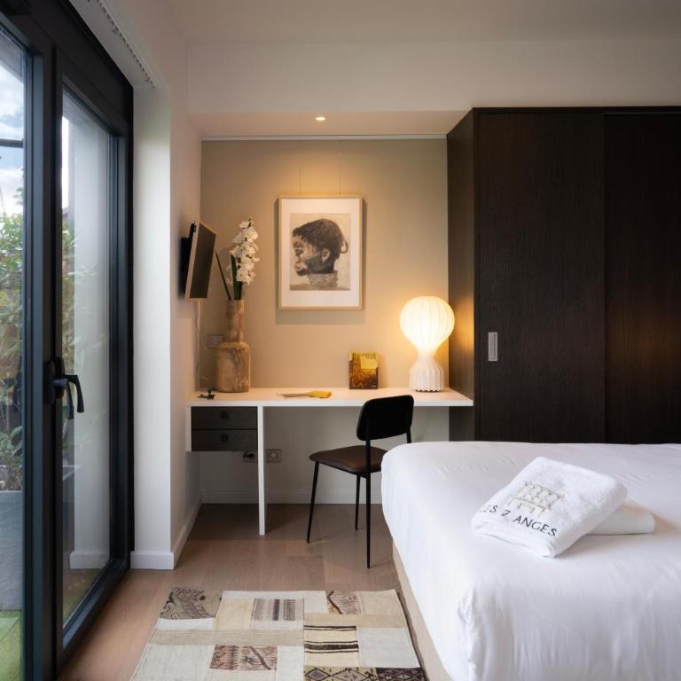 Les Suites 7 Anges - Vue Cathédrale, Parking & Centre Historique Reims - Three-Bedroom Suite SIMON with Terrace - 22