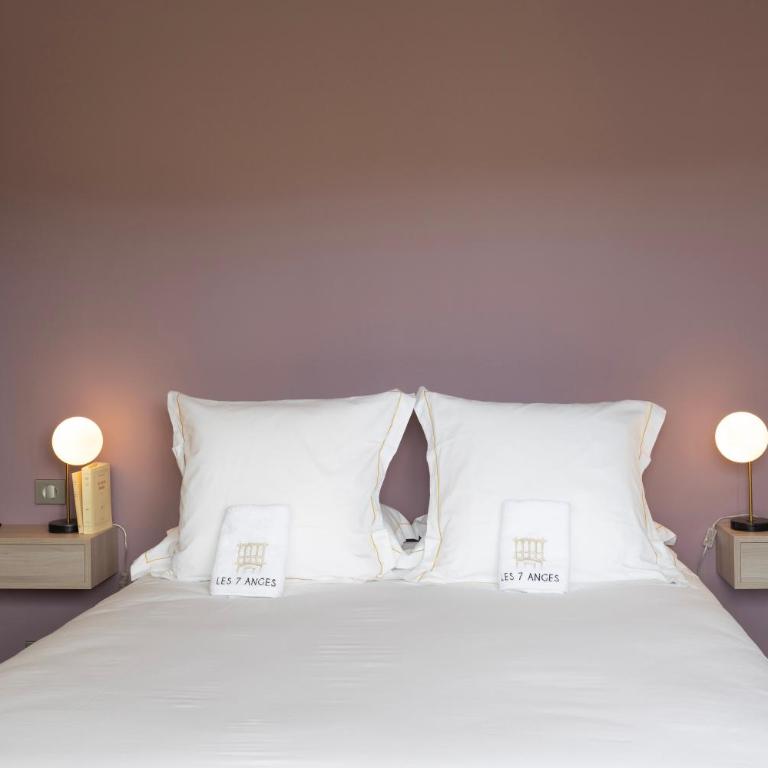 Les Suites 7 Anges - Vue Cathédrale, Parking & Centre Historique Reims - Three-Bedroom Suite SIMON with Terrace - 25