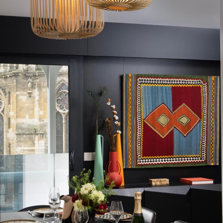 Les Suites 7 Anges - Vue Cathédrale, Parking & Centre Historique Reims - Three-Bedroom Suite SIMON with Terrace - 13