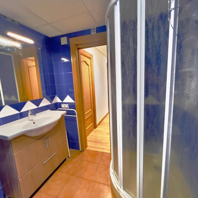 Centro Alicante apartamento entero - Three-Bedroom Apartment - 35