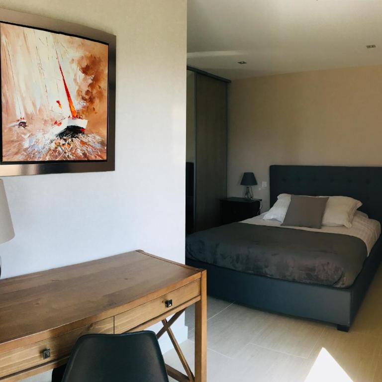 HPC Suites - Cassis Centre - Parking Securisé et Piscine Chauffée - Appartement 1 Chambre - Vue sur Mer - 1
