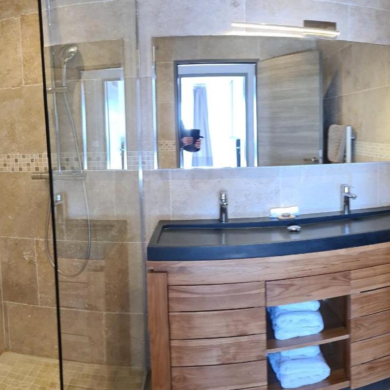 HPC Suites - Cassis Centre - Parking Securisé et Piscine Chauffée - Appartement 1 Chambre - Vue sur Mer - 9