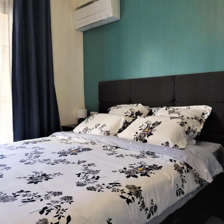 Charming AC 2-bedroom apartment Antibes city center family, couples friendly - Two-Bedroom Apartment - 21