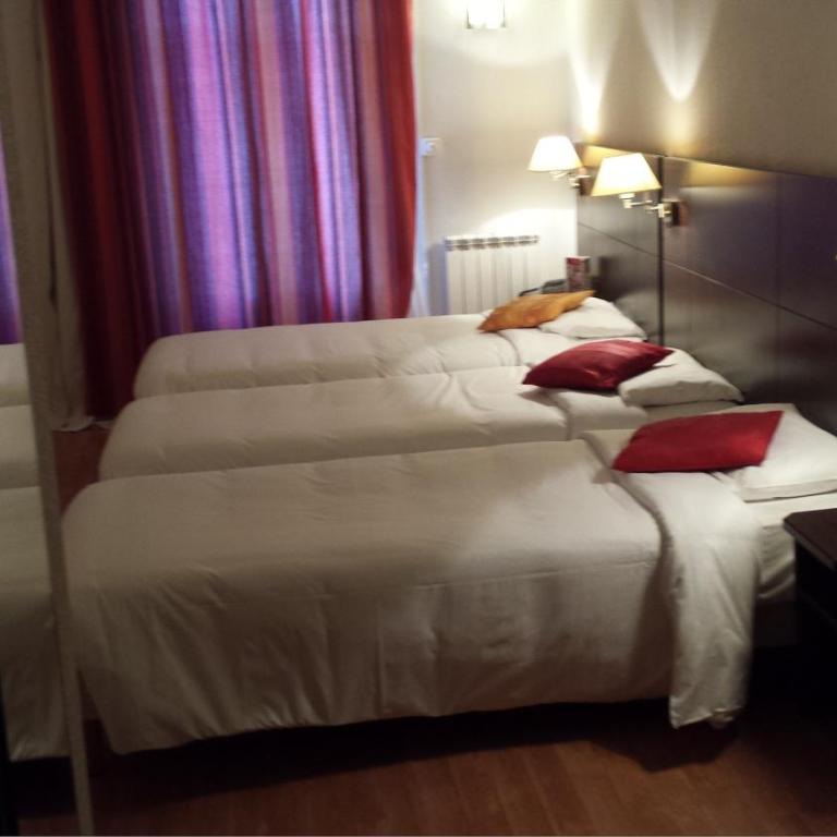urban by balladins Perpignan - Chambre Triple avec 3 Lits Simples - 2