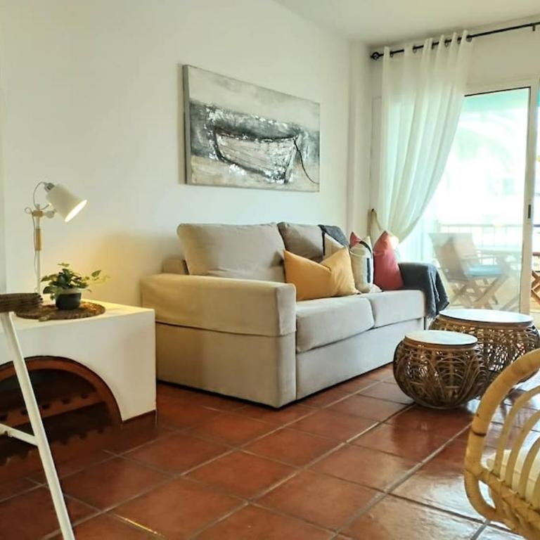 Central 2 bedroom with sea views, Acapulco Playa, Nerja - Apartamento de 2 dormitorios - 2