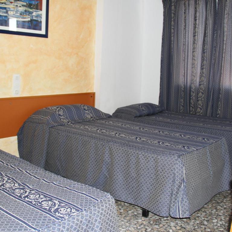 Hostal Mengual - Habitación Triple - 3