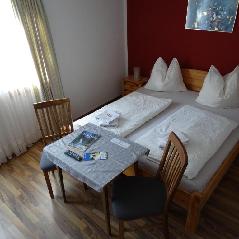 Gästehaus Posch - Doppelzimmer mit Balkon - 7