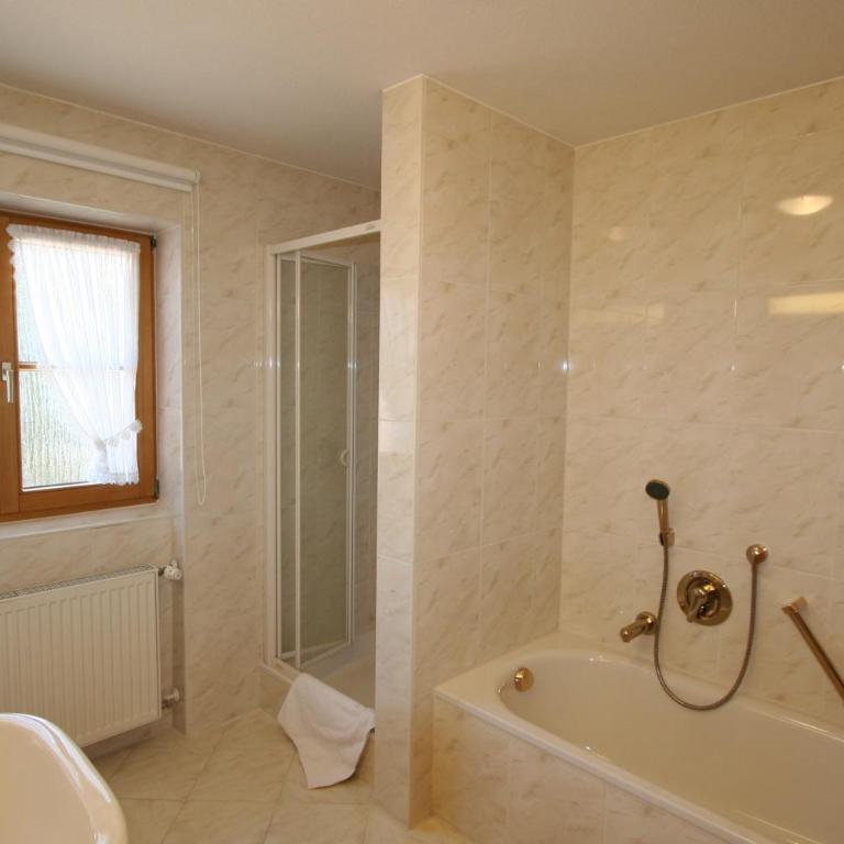 Alpenflair Ferienwohnungen Whg 404 - Haus mit 4 Schlafzimmern - 20