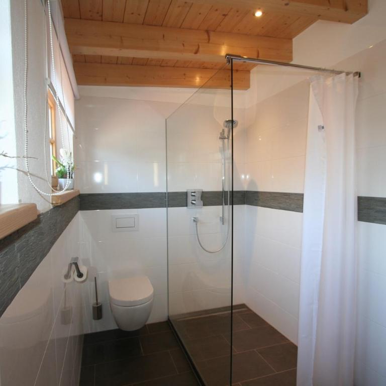 Alpenflair Ferienwohnungen Whg 404 - Haus mit 4 Schlafzimmern - 36