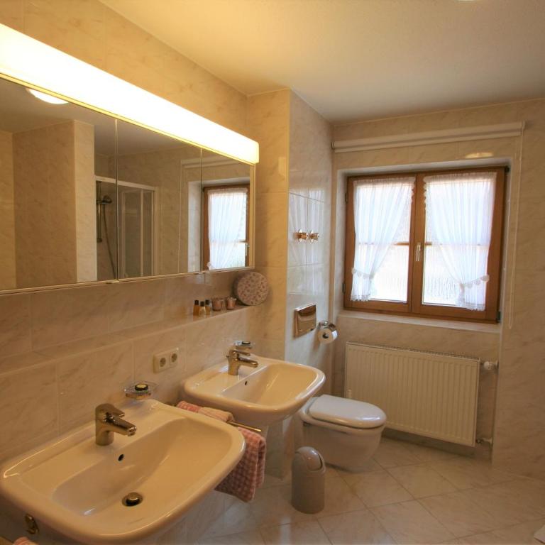 Alpenflair Ferienwohnungen Whg 404 - Haus mit 4 Schlafzimmern - 37