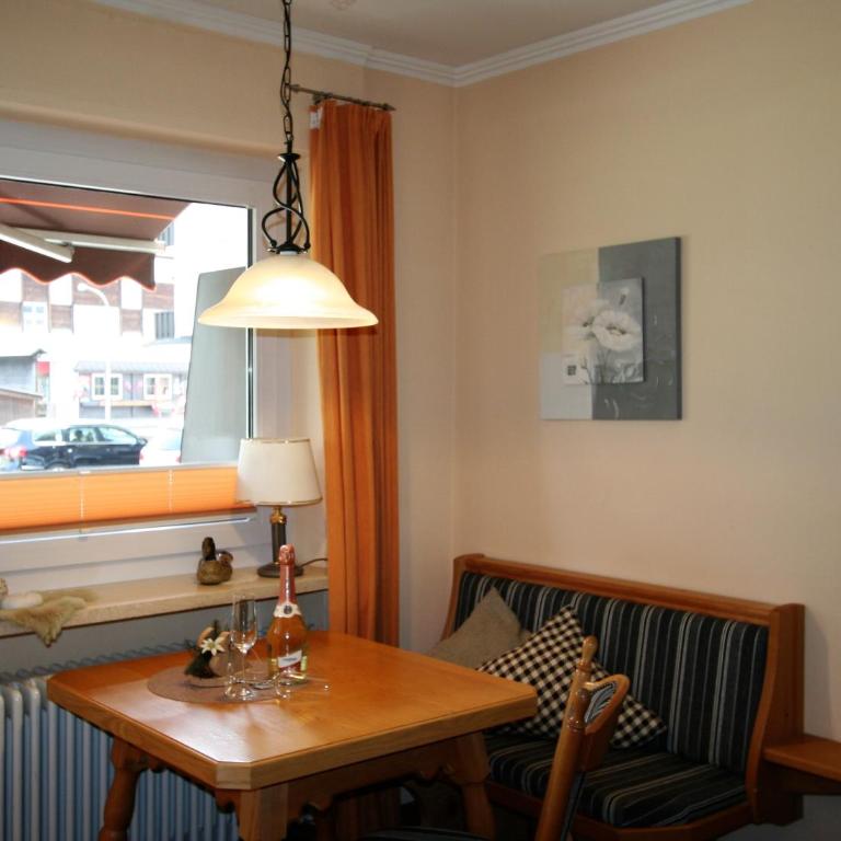 Alpenflair Ferienwohnungen Whg 103 Appartementhaus Nebelhorn - Apartment mit Blick auf die Berge - 1