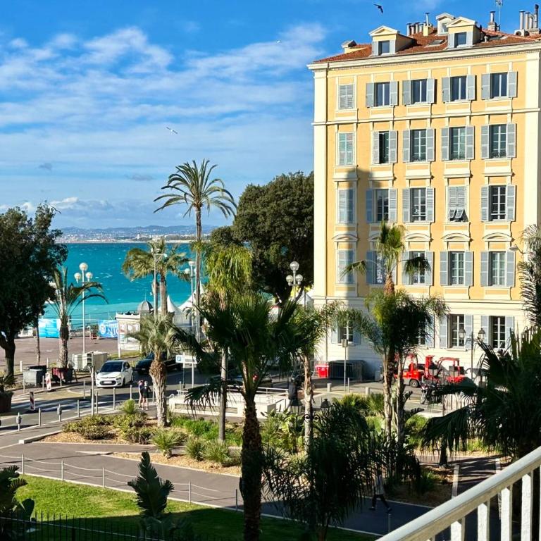 OPERA PROMENADE 4 Renovated 3 Bedrooms Balcony Sea View AC - Apartment with Sea View - 1