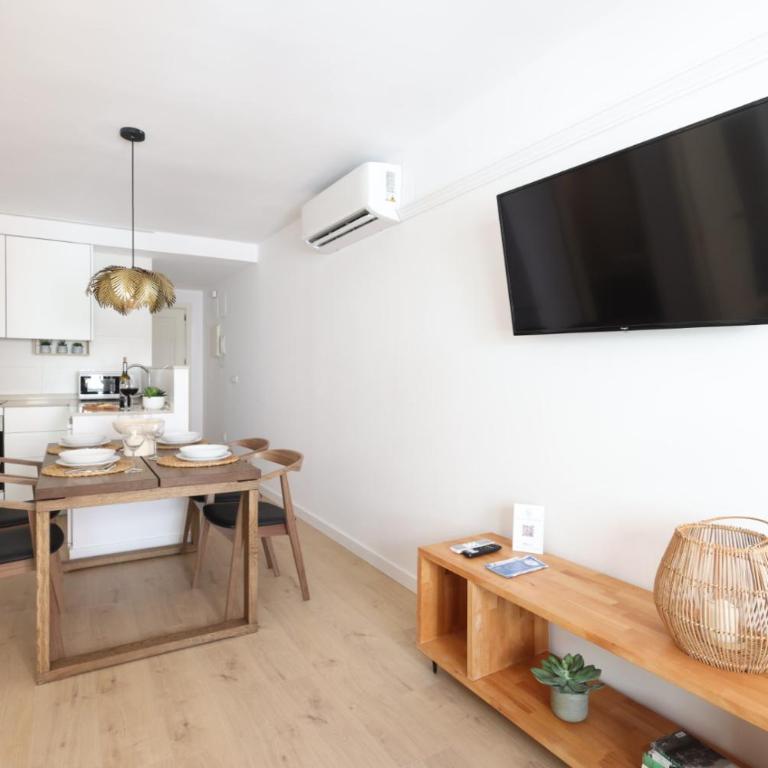 FLORIT FLATS - The Apolo Apartment - Two-Bedroom Apartment - 2