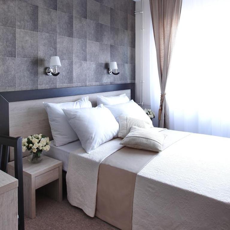 Garni Hotel Vozarev - Economy Dvokrevetna Soba s Bračnim Krevetom i Parkingom - 4