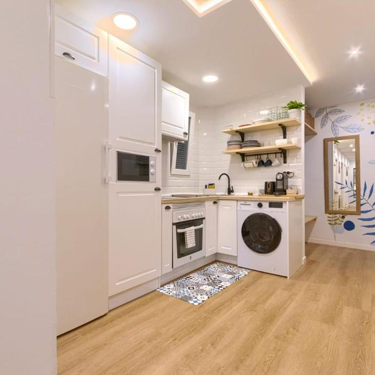 Roomscapital - Three-Bedroom Apartment - 3