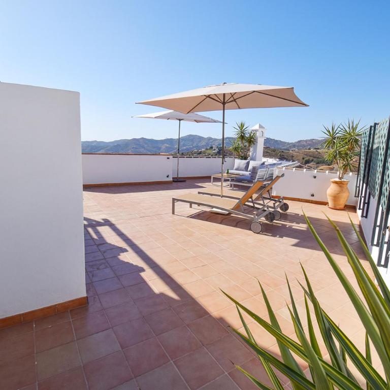Penthouse 17A, Frigiliana 2 bedroom, Pool, Large Terrace and Amazing views in the center of Frigiliana HansOnHoliday Rentals - Apartamento de 2 dormitorios - 15