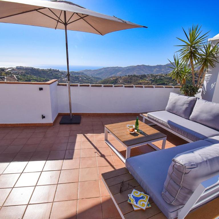 Penthouse 17A, Frigiliana 2 bedroom, Pool, Large Terrace and Amazing views in the center of Frigiliana HansOnHoliday Rentals - Apartamento de 2 dormitorios - 14