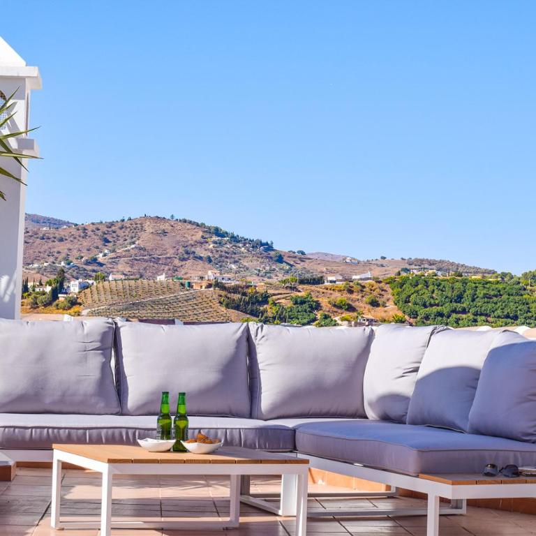 Penthouse 17A, Frigiliana 2 bedroom, Pool, Large Terrace and Amazing views in the center of Frigiliana HansOnHoliday Rentals - Apartamento de 2 dormitorios - 16