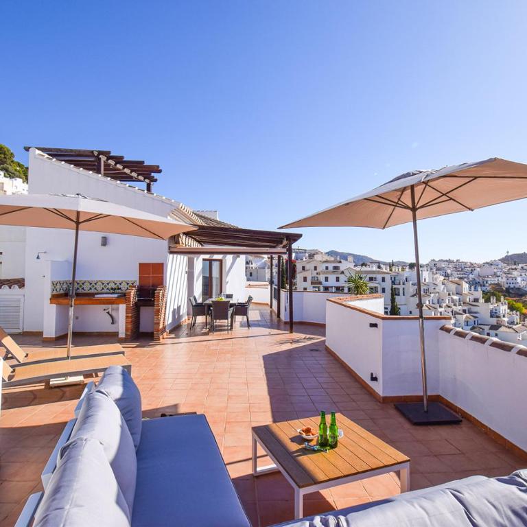 Penthouse 17A, Frigiliana 2 bedroom, Pool, Large Terrace and Amazing views in the center of Frigiliana HansOnHoliday Rentals - Apartamento de 2 dormitorios - 10