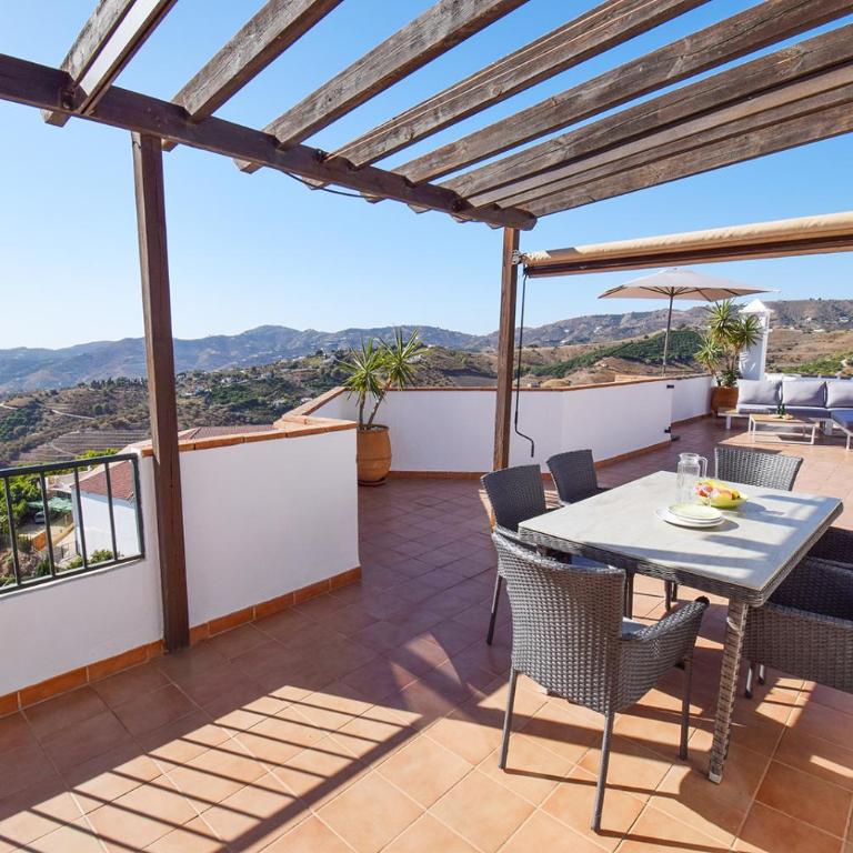 Penthouse 17A, Frigiliana 2 bedroom, Pool, Large Terrace and Amazing views in the center of Frigiliana HansOnHoliday Rentals - Apartamento de 2 dormitorios - 8