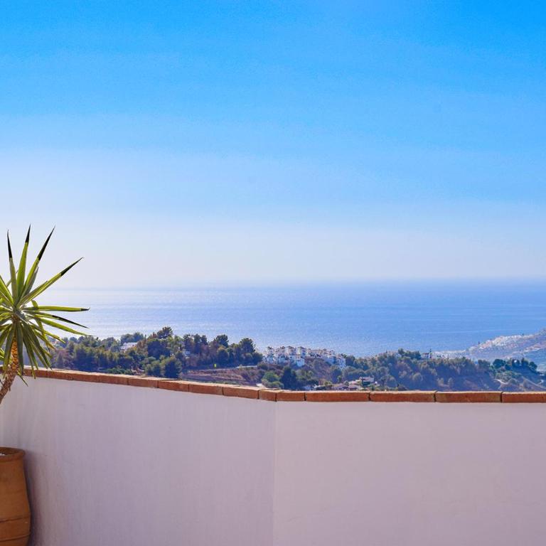 Penthouse 17A, Frigiliana 2 bedroom, Pool, Large Terrace and Amazing views in the center of Frigiliana HansOnHoliday Rentals - Apartamento de 2 dormitorios - 7