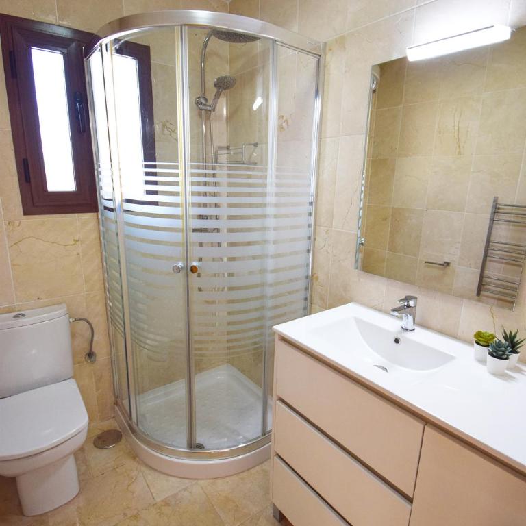 Penthouse 17A, Frigiliana 2 bedroom, Pool, Large Terrace and Amazing views in the center of Frigiliana HansOnHoliday Rentals - Apartamento de 2 dormitorios - 23