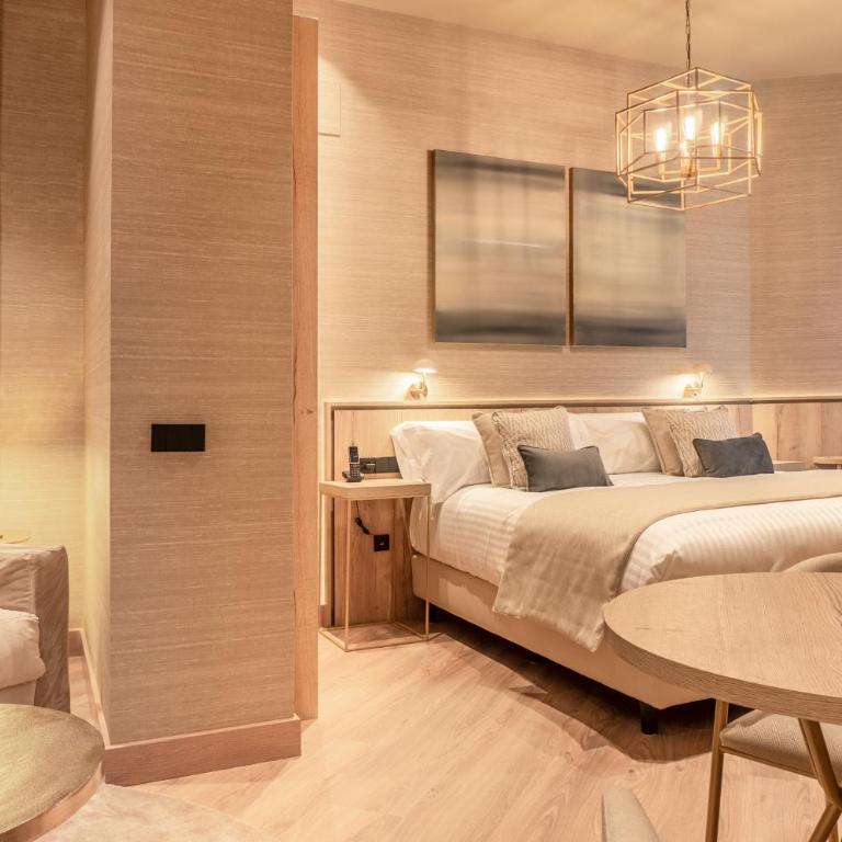 The Valentia Corretgería - Deluxe Double Room with Balcony - 4
