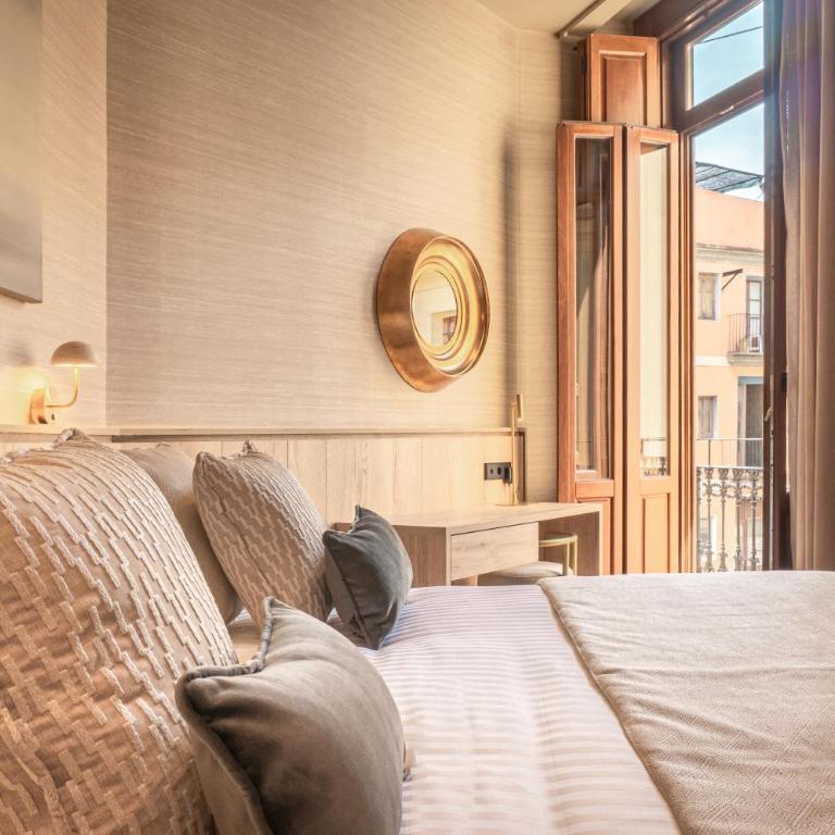 The Valentia Corretgería - Deluxe Double Room with Balcony - 1