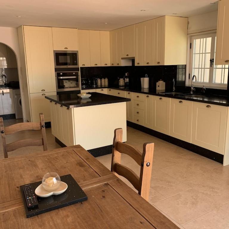 Casa Paraiso Villa Tenerife, stunning family bungalow with totally secluded pool area, wheelchair friendly - Villa - 9