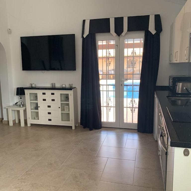 Casa Paraiso Villa Tenerife, stunning family bungalow with totally secluded pool area, wheelchair friendly - Villa - 10