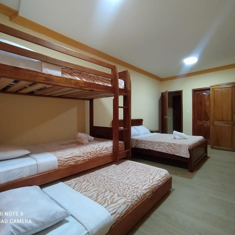 Hostal El Eden de Mindo - Family Room with Balcony - 1