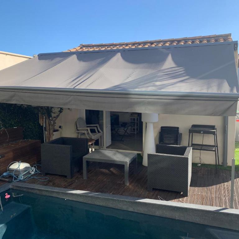 Logement dans une résidence de bien être avec jacuzzi et piscine chauffée - Appartement avec Terrasse - 16