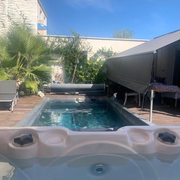 Logement dans une résidence de bien être avec jacuzzi et piscine chauffée - Appartement avec Terrasse - 2