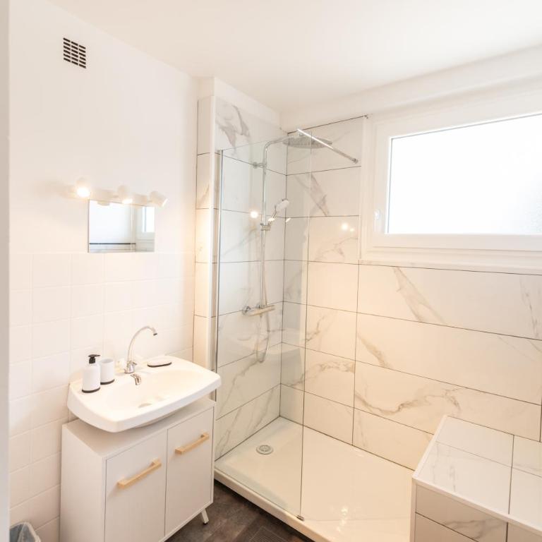 LE DAUPHIN - Place parking privée gratuit - WIFI et TV - Studio - 11