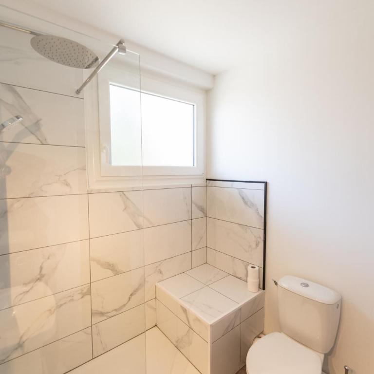 LE DAUPHIN - Place parking privée gratuit - WIFI et TV - Studio - 14