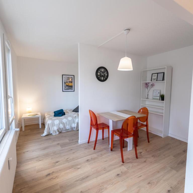 LE DAUPHIN - Place parking privée gratuit - WIFI et TV - Studio - 16