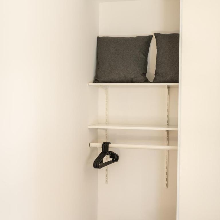 LE DAUPHIN - Place parking privée gratuit - WIFI et TV - Studio - 18