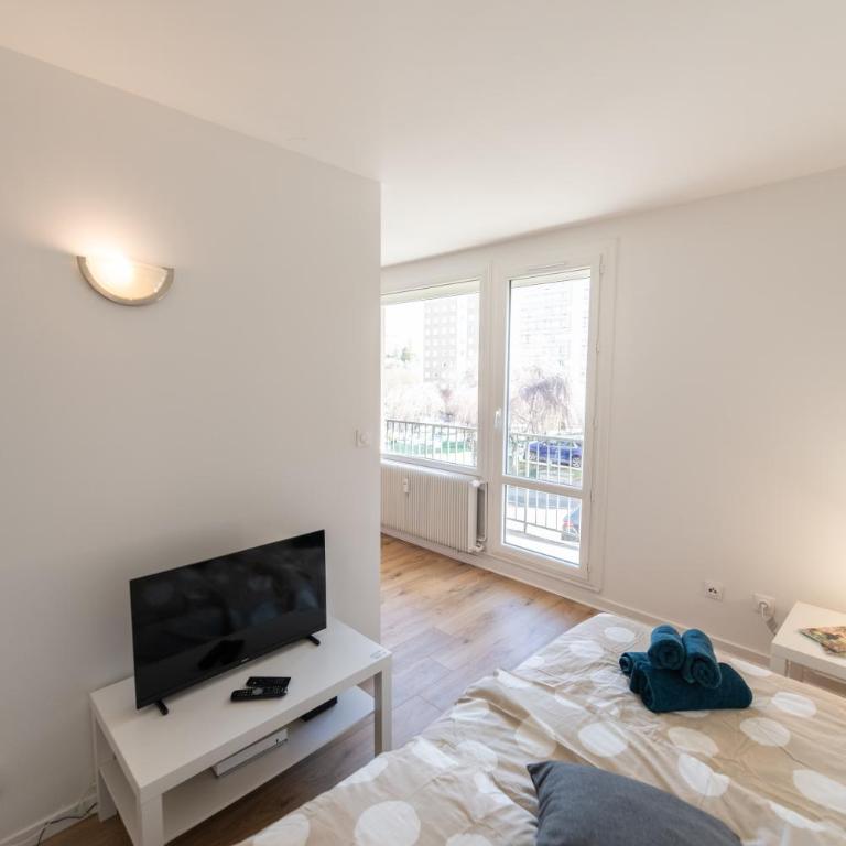 LE DAUPHIN - Place parking privée gratuit - WIFI et TV - Studio - 19