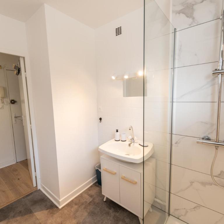LE DAUPHIN - Place parking privée gratuit - WIFI et TV - Studio - 24
