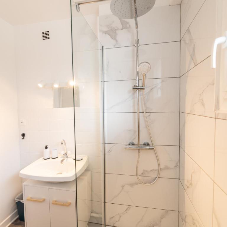 LE DAUPHIN - Place parking privée gratuit - WIFI et TV - Studio - 25