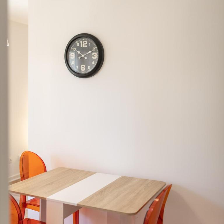 LE DAUPHIN - Place parking privée gratuit - WIFI et TV - Studio - 28