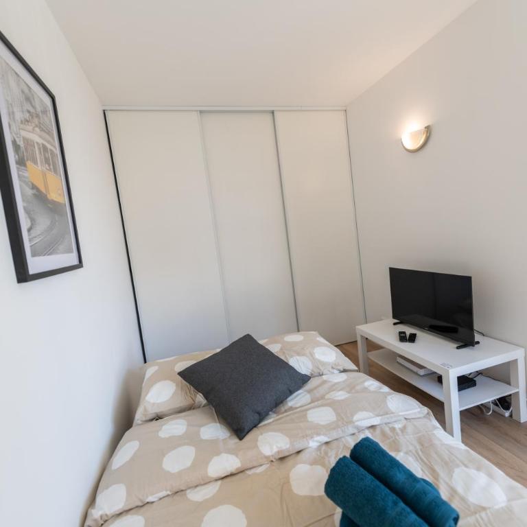 LE DAUPHIN - Place parking privée gratuit - WIFI et TV - Studio - 31
