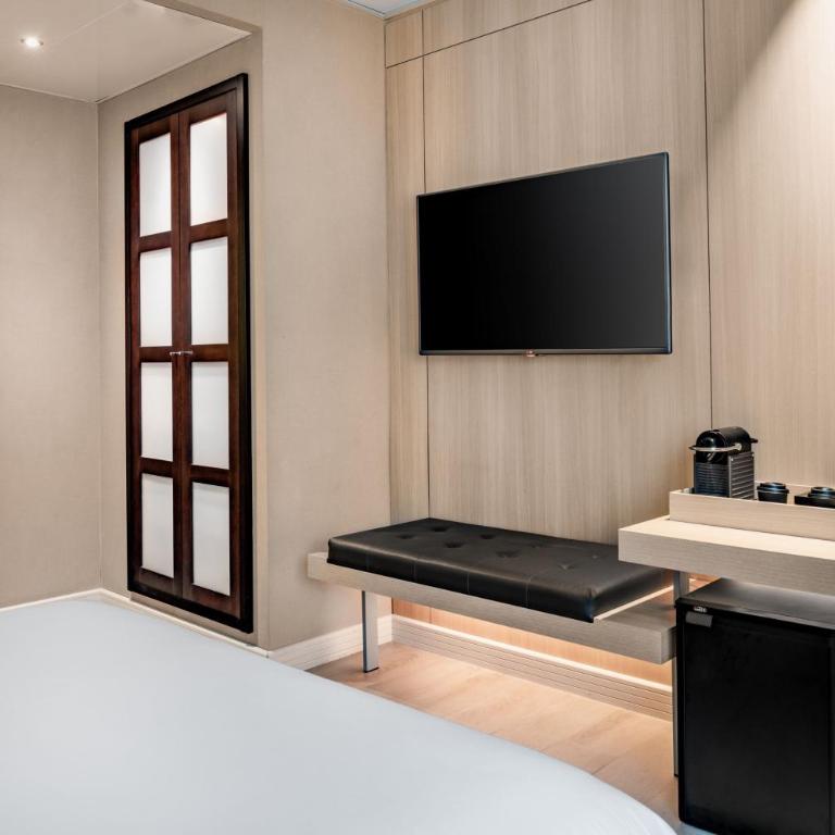 AC Hotel Irla by Marriott - Standard Room Queen, Guest room, 1 Queen - 4