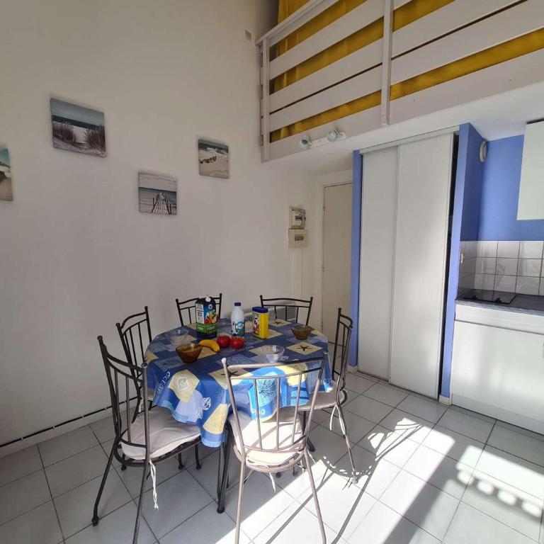 Maison 2 pièces avec mezzanine, à 400m de la plage, parking, jardin privé, 6 couchages - Saint-Hilaire-de-Riez - FR-1-224C-218 - Maison de Vacances - 3