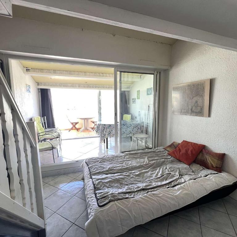 Studio Mezzanine avec Piscine, Clim, Parking et Lave-linge - Proche Plage - FR-1-702-50 - Studio - 3